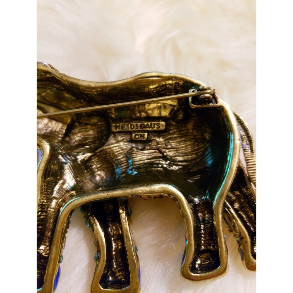 Heidi Daus Happy Elephant Pin - Picture 7 of 7